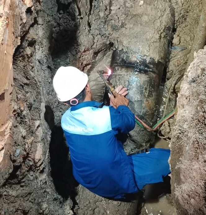 
					Proses Perbaikan Pipa Transmisi 