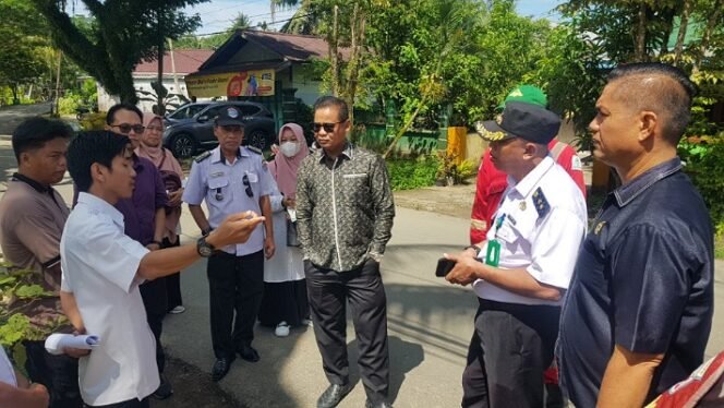 
					Anggota Komisi III DPRD Kota Tarakan kunlap ke Jalan Sei Sembakung Mamburungan. Foto : Fokusborneo.com 