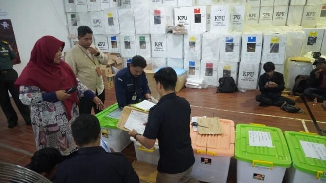 
					KPU Kota Tarakan buka kotal suara cek DPK untuk PSU di Tarakan Tengah. Foto : Ist 