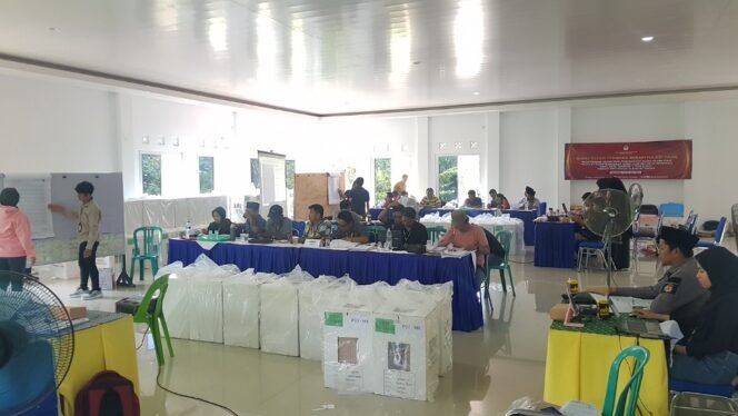 
					PPK Tarakan Tengah gunakan dua panel selesai rekapitulasi perhitungan PSU. Foto : Fokusborneo.com 