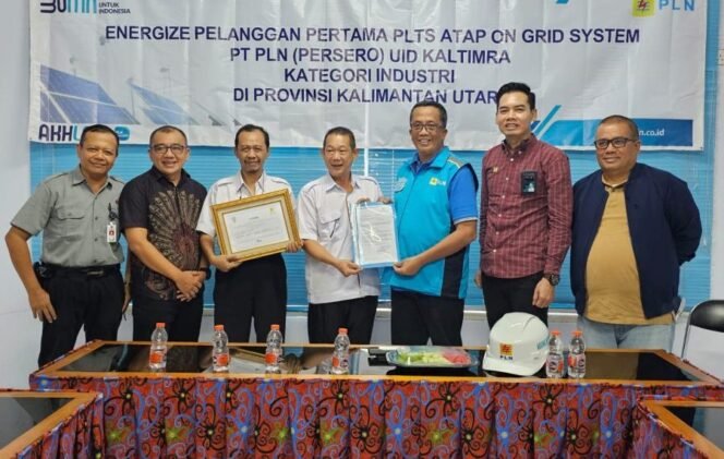 
					General Manager PT. PLN (Persero) UID Kaltimra, Agung Murdifi melakukan kunjungan kerja ke pelanggan PT IDEC dalam rangka Energize pelanggan pertama PLTS Atap on grid system PT PLN (Persero) UID Kaltimra Katagori Industri di Provinsi Kalimantan Utara, (3/7).