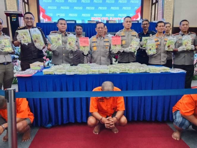 
					Konfrensi Pers Pengungkapan Kasus Tindak Pidana Narkotika 15 Kg dan 27 Kg Shabu Oleh Tim Opsnal Ditresnarkoba Polda Kaltara Hari Sabtu Tanggal 27 Juli 2024 dan Hari Senin Tanggal 05 Agustus 2024

