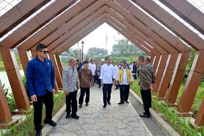 
					Jelang Sidang Paripurna, Presiden Jokowi Ajak Kabinet Nikmati Udara Pagi dan Keliling IKN