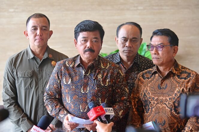 
					Menko Polhukam Hadi Tjahjanto Umumkan Penerima Tanda Jasa dan Kehormatan Jelang HUT Ke-79 RI