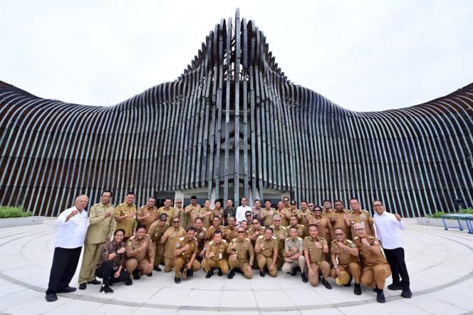
					Presiden Jokowi: Gubernur Adalah Ujung Tombak Penyambung Daerah dan Pusat