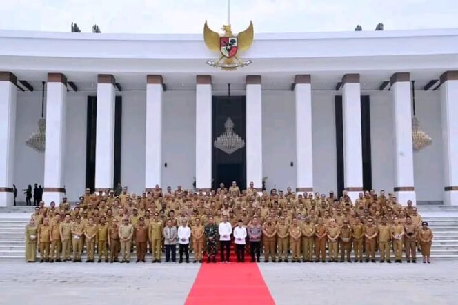 
					Bupati Tana Tidung Ibrahim Ali menghadiri pertemuan penting yang diadakan di Istana Garuda, Ibu Kota Nusantara (IKN) Kalimantan Timur, Selasa (14/6/2024).