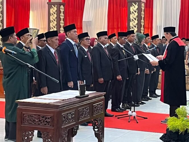 
					Rapat Paripurna Istimewa Pengucapan Sumpah Janji Anggota DPRD Kabupaten Tana Tidung Masa Jabatan 2024-2029 dilaksanakan di Pendopo Djaparuddin, Selasa (20/8/2024). 