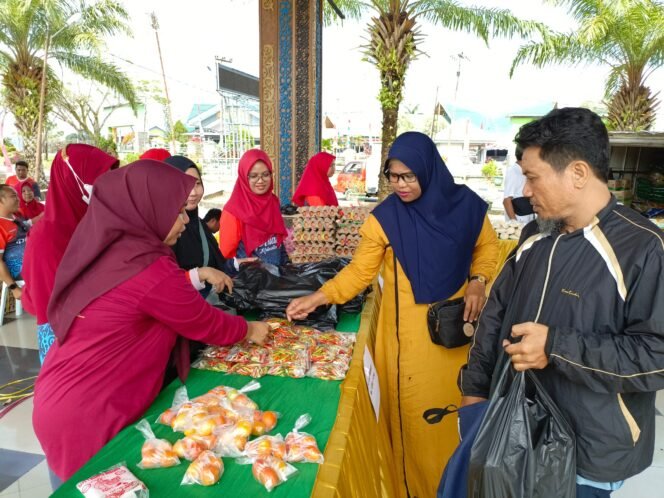 
					GELAR PANGAN : DPKP Kaltara menggelar GPM di Lapangan Agatis, Selasa (20/8).

