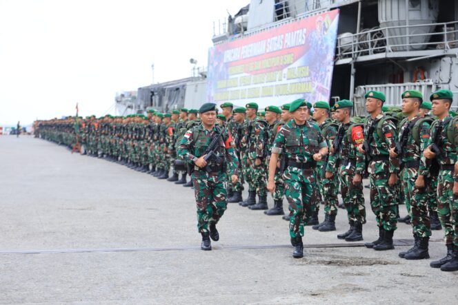
					Di Dermaga Pelabuhan Semayang Balikpapan, pagi ini Pangdam memimpin Upacara Penerimaan Satgas Pamtas RI-Malaysia dalam rangka Operasi Pengamanan Perbatasan (Pamtas) Darat RI-Malaysia di Wilayah Kaltim dan Kaltara Kodam VI/Mlw, Selasa (20/08/24). 

