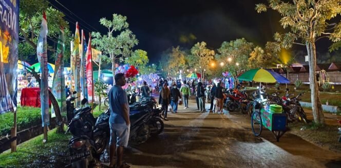 
					Hari Ulang Tahun (HUT) Kabupaten Tana Tidung ke 17 dan Irau ke 7 Tahun 2024 yang digelar dalam sejumlah kegiatan, menjadi berkah melimpah bagi pedagang makanan, minuman dan juga pemilik penginapan yang ada di Tana Tidung. Omset para pelaku usaha kecil hingga menengah ini berlipat ganda sejak pelaksanaan HUT Tana Tidung digelar.

