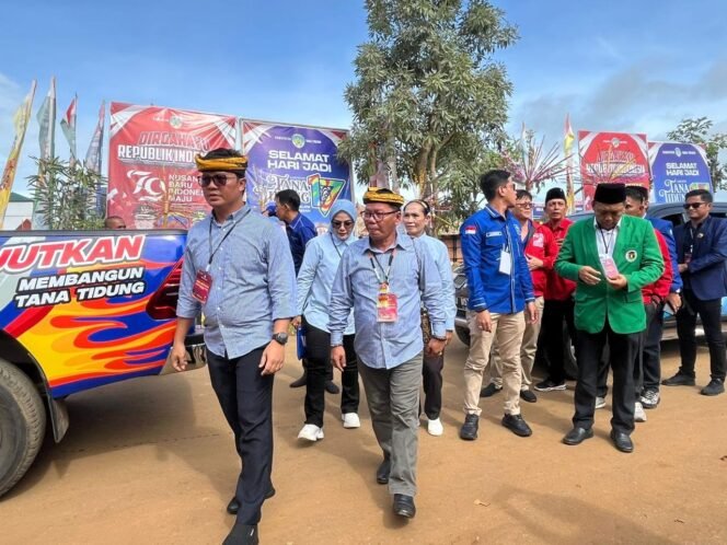 
					Pasangan Bakal Calon Bupati Ibrahim Ali - Sabri menjadi pasangan calon pertama yang mendaftar ke Komisi Pemilihan Umum (KPU) Tana Tidung untuk mengikuti Pilkada 2024, Kamis (29/8/2024).