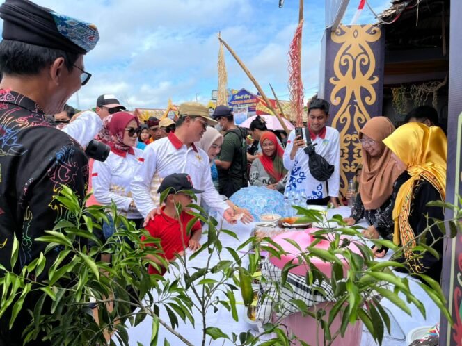 
					Festival kuliner dalam rangka HUT Tana Tidung Ke-17 dan Irau ke 7 resmi dimulai yang digelar di RTH Joesoef Abdullah, Sabtu (31/8/2024) pagi.

