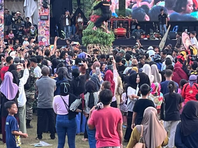 
					Penampilan Seni dan Budaya Jawa Meriahkan HUT Tana Tidung Ke-17 


