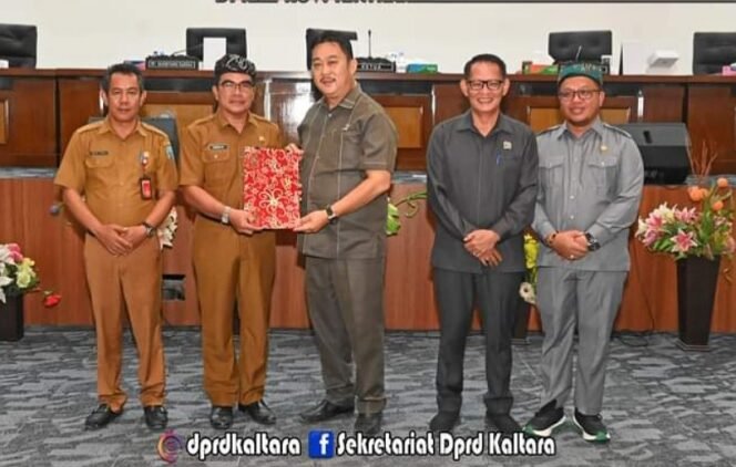 
					DPRD Provinsi Kaltara menyetujui Raperda tentang RPJP-D 2025-2045 disahkan jadi Perda. Foto : Humas Setwan 