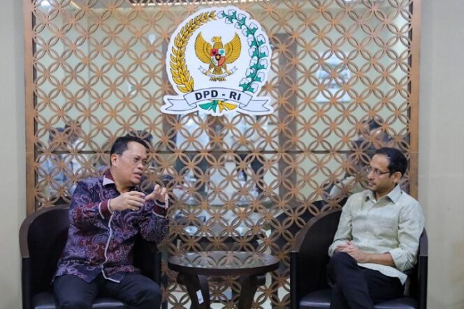 
					Ketua Komite III DPD RI Hasan Basri bersama Mendikbudristek Nadiem Makarim. Foto : Ist 