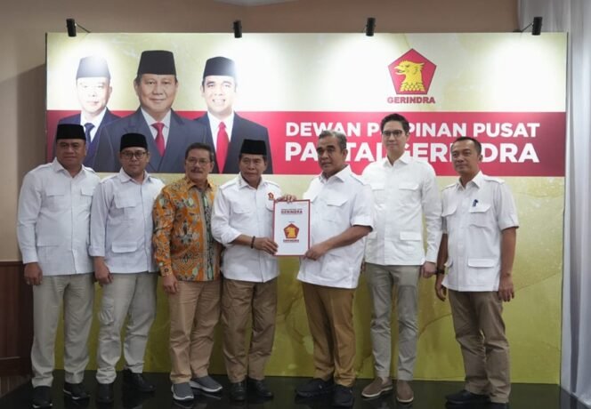 
					Cagub dan Cawagub Kaltara Zainal-Ingkong terIma SK B1-KWK dari Gerindra. Foto : Ist 