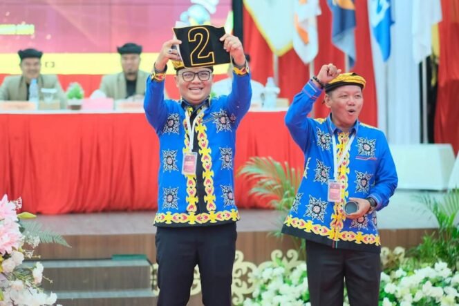 
					Pencabutan nomor urut dua pasangan calon (Paslon) Kepala Daerah Tana Tidung, Pasangan Ibrahim Ali - Sabri mendapatkan no urut 2 di Pendopo Djaparuddin, Tideng Pale, Senin (23/9/2024), 