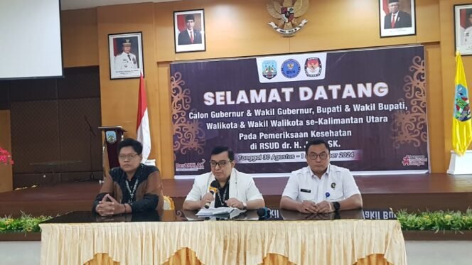 
					Anggota KPU Provinsi Kaltara Chairullizza bersama Ketua Tim Dokter Pemeriksa Kesehatan serta Kepala BNNP