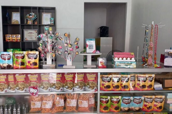 
					Produk-produk UKM Regan Coklat binaan Rumah BUMN Nunukan.