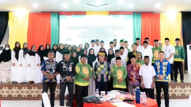 
					Bupati Tana Tidung, Ibrahim Ali yang juga sekaligus Ketua Dewan Penasehat Majelis Ulama Indonesia (MUI) Tana Tidung, secara resmi melepas Jamaah Umroh berjumlah 42 orang, Kamis (5/9/2024).

