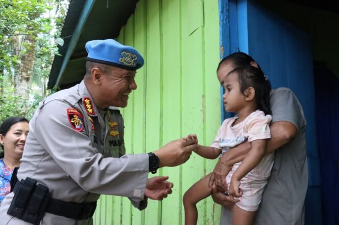 
					Polda Kaltara bersama Polres Nunukan melaksanakan kegiatan kunjungan ke rumah - rumah warga yang terdampak stunting. Kamis (05/09/2024).
