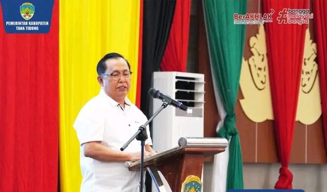 
					Wakil Bupati Tana Tidung, Hendrik melepas kontingen LPPD Kabupaten Tana Tidung yang akan mengikuti Pentas Paduan Suara Gerejawi (Pesparawi) tingkat Provinsi Kalimantan Utara (Kaltara), Kamis (6/9/2024).

