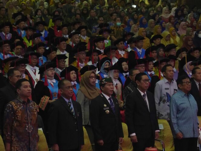 
					DIES NATALIS : Gubernur Kaltara, Dr. H. Zainal A. Paliwang, SH, M.Hum menghadiri upacara Dies Natalis ke-68 Universitas Hasanuddin, Sabtu (7/9).

