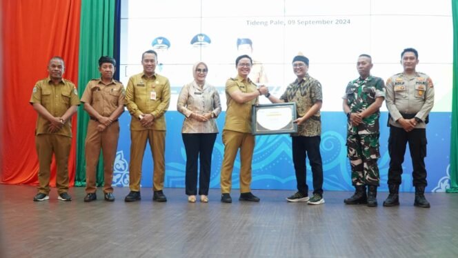 
					Bupati Tana Tidung Ibrahim Ali Launching Launching Perlindungan Jaminan Sosial Ketenagakerjaan untuk pekerja rentan di Kabupaten Tana Tidung, Senin (9/9/2024). 

