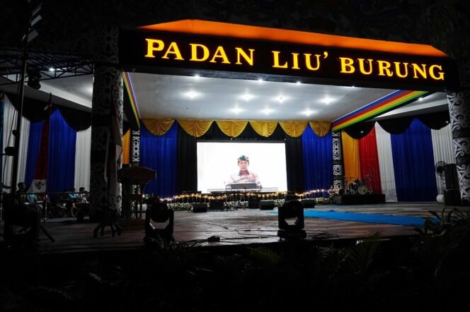 
					PESPARAWI :  Gubernur Kaltara, Dr. H. Zainal A. Paliwang, S.H., M.Hum memberikan arahan secara virtual pada pembukaan Pesparawi Tingkat Provinsi di  Padan Liu Burung, Malinau, Selasa (10/9).

