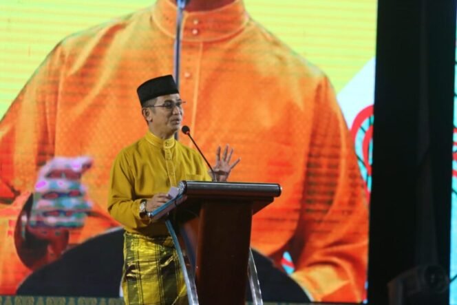 
					Wali Kota Balikpapan Rahmad Masâ€™ud