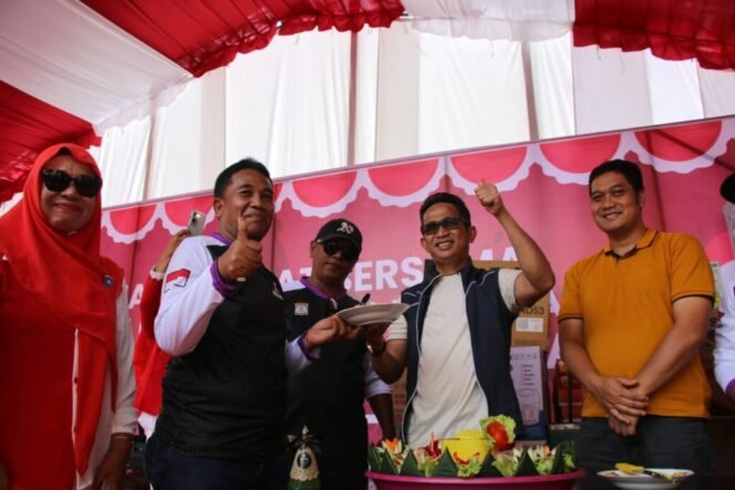 
					Wali Kota Balikpapan Rahmad Masâ€™ud mengikuti sejumlah kegiatan diantaranya Jalan santai yang dilakukan Kelurahan Damai dan Kelurahan Gunung Samarinda, Minggu (15/9/2024)