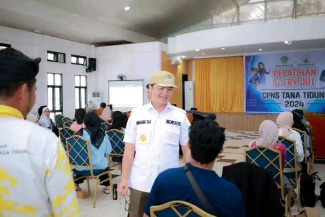 
					Mendekati Tes Seleksi Kompetensi Dasar (SKD) Calon Pegawai Negeri Sipil (CPNS) Tahun 2024, Pemkab Tana Tidung gelar Pelatihan dan Tryout CPNS di Gedung Dinas Pendidikan Kabupaten Tana Tidung pada Sabtu, (14/9/2024).

