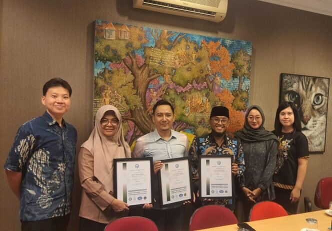 
					Perumda Tirta Manuntung Balikpapan (PTMB) menorehkan kembali dengan sukses mempertahankan sertifikasi ISO 9001:2015 dan ISO 14001:2015.