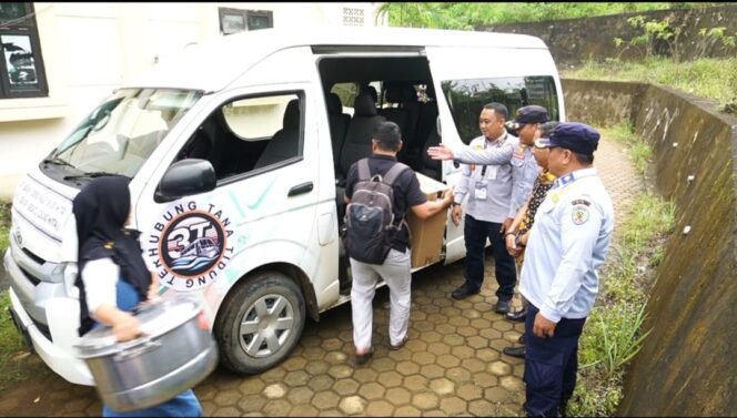 
					Proyek perubahan Tana Tidung Terhubung (3T) resmi diujicobakan atau di-launching oleh kepala Dishub Provinsi Kaltara H. Andi Nasuha, di Kantor Dishub Tana Tidung, Jumat (20/9).

