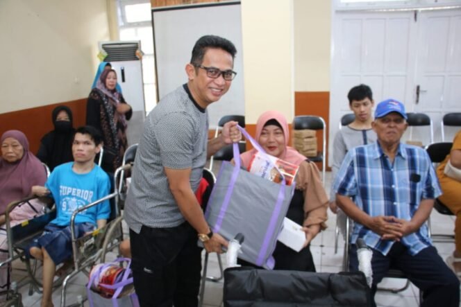 
					Walikota Rahmad Mas'ud Bersama Pengurus Korpri Balikpapan Salurkan Bantuan untuk Disabilitas dan Lansia 


