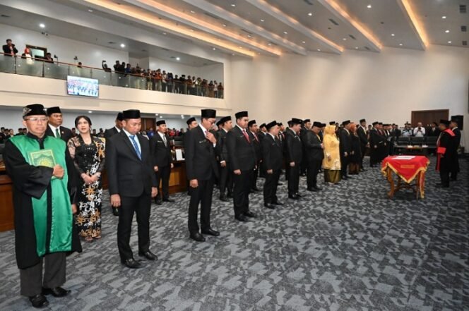 
					35 Anggota DPRD Provinsi Kaltara periode 2024-2029 resmi dilantik.  Foto : Humas Setwan. 