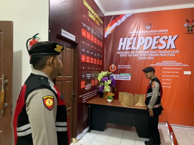 
					Satuan Samapta Polres Penajam Paser Utara melakukan patroli rutin di sekitar Kantor Badan Pengawas Pemilu (Bawaslu) Kelurahan Nipah Nipah, Kecamatan Penajam, Kabupaten Penajam Paser Utara