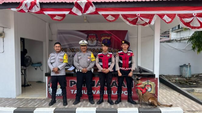 
					Personel Satgas Preventif PolSatwa K-9 Dit Samapta Polda Kalimantan Timur melaksanakan patroli rutin di Posko Pengamanan Kantor Komisi Pemilihan Umum (KPU) Kota Balikpapan