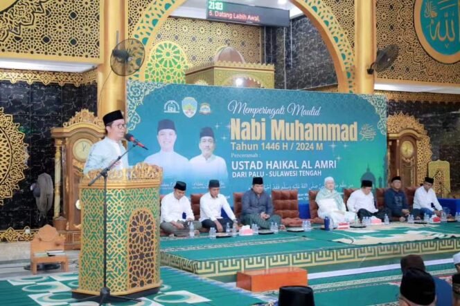 
					Memperingati Maulid Nabi Muhammad SAW Tahun 1446 H/ 2024 M, Bupati Tana Tidung Ibrahim Ali memberikan sambutannya dalam dalam Safari Dakwah yang digelar bersama Ustadz Buya Haikal Bin Husein Al-Amri, di Masjid Ar-Raudhah Desa Sepala Dalung.