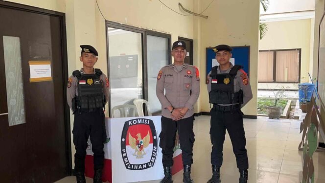 
					Personel Sat Samapta Polres Berau melaksanakan kegiatan patroli di Kantor Komisi Pemilihan Umum (KPU) Tanjung Redeb, Jalan H. Isa I, pada Sabtu, 28 September 2024