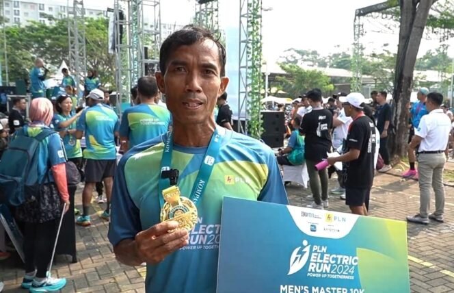
					Juara 1 kategori master (40 tahun ke atas) jarak 10K Pria PLN Electric Run 2024, Bambang Oktovianus merasa para peserta sangat antusias mengikuti ajang ini karena berlangsung dengan baik dan meriah.