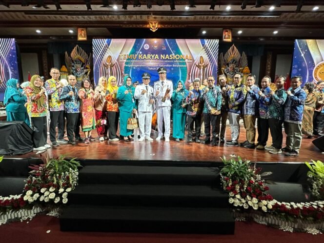 
					Desa Malinau Kota berhasil mencatatkan prestasi yang gemilang meraih Juara 1 Desa Teladan PKAD. Bersamaan dengan itu, Kelurahan Pamusian Kota Tarakan juga meraih Juara 3 Kelurahan Berprestasi pada Tingkat Nasional Regional 3 Kalimantan Sulawesi. 