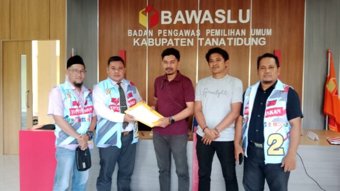 
					Aryono Putra, S.H., M.H, Hendra Wahyudi, SE, Bakri, S.H., M.H. Tiga orang Tim Hukum BAIS Ibrahim Ali-Sabri Paslon Nomor Urut 2 Calon Bupati dan Wakil Bupati Tana Tidung tahun 2024 membuat laporan balik. 


