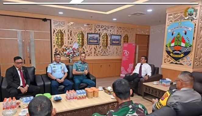 
					Ketua Sementara DPRD Provinsi Kaltara Jufri Budiman  hadiri silaturahmi Pjs Gubernur. Foto : Humas Setwan