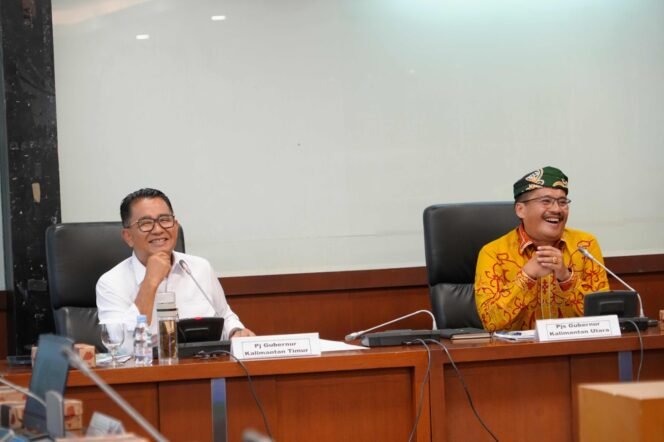 
					STUDI : Pjs Gubernur Kaltara, Togap Simangunsong memimpin kunjungan kerja ke Pemprov Kaltim. 

