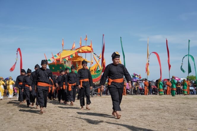 
					Kemeriahan Warisan Budaya Suku Tidung dan Pesona Pesisir Kalimantan Utara
dalam Iraw Tengkayu 2024



