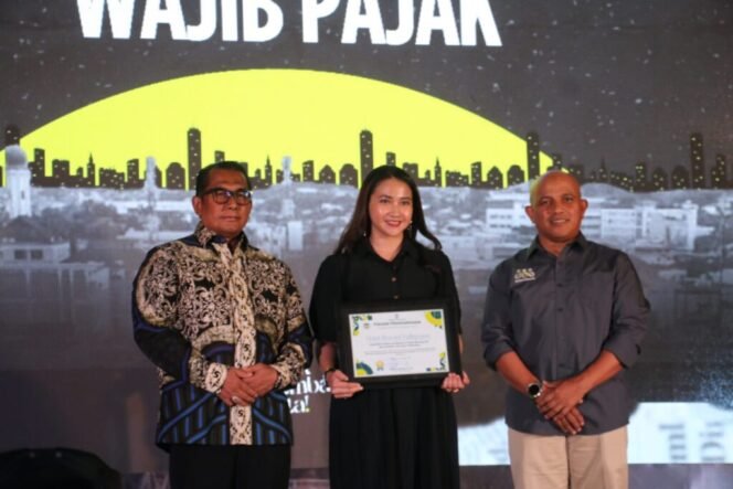
					Badan Pengelola Pajak Daerah dan Retribusi Daerah (BPPDRD) Kota Balikpapan melaksanakan gebyar pajak 2024. Kegiatan yang dilaksanakan di Plaza Balikpapan, Sabtu (19/10/2024).