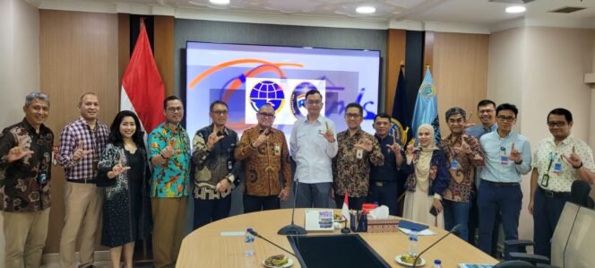 
					Kontraktor Kontrak Kerja Sama (KKKS) laksanakan kunjungan kerja kepada Direktorat Jenderal Perhubungan Laut, Kementerian Perhubungan Republik Indonesia dalam rangka untuk memastikan kelancaran kegiatan hulu migas di Wilayah Kalimantan dan Sulawesi (Kalsul) bersama Satuan Kerja Khusus Minyak dan Gas (SKK Migas) yang diterima langsung oleh Dirjen Hubla Dr Capt Antoni Arif Priadi yang didampingi Direktur Lalu lintas dan Perhubungan Laut Dr Hartanto. 

