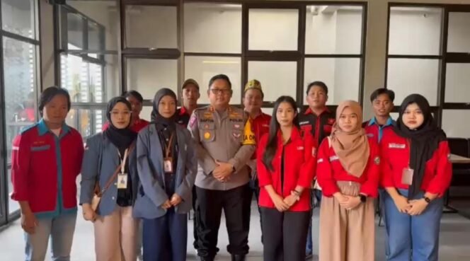 
					Kapolres Tarakan bersama Elements Mahasiswa Kota Tarakan. Foto : Ist 