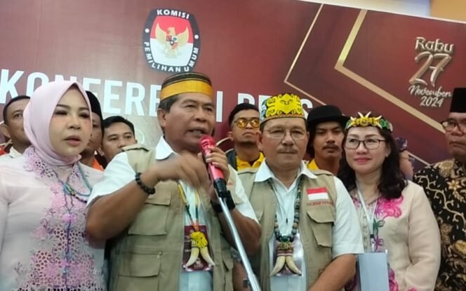 
					Calon Gubernur Kaltara, Zainal Arifin Paliwang saat memberikan keterangan pers usai debat kandidat, Rabu (9/10/2024) malam